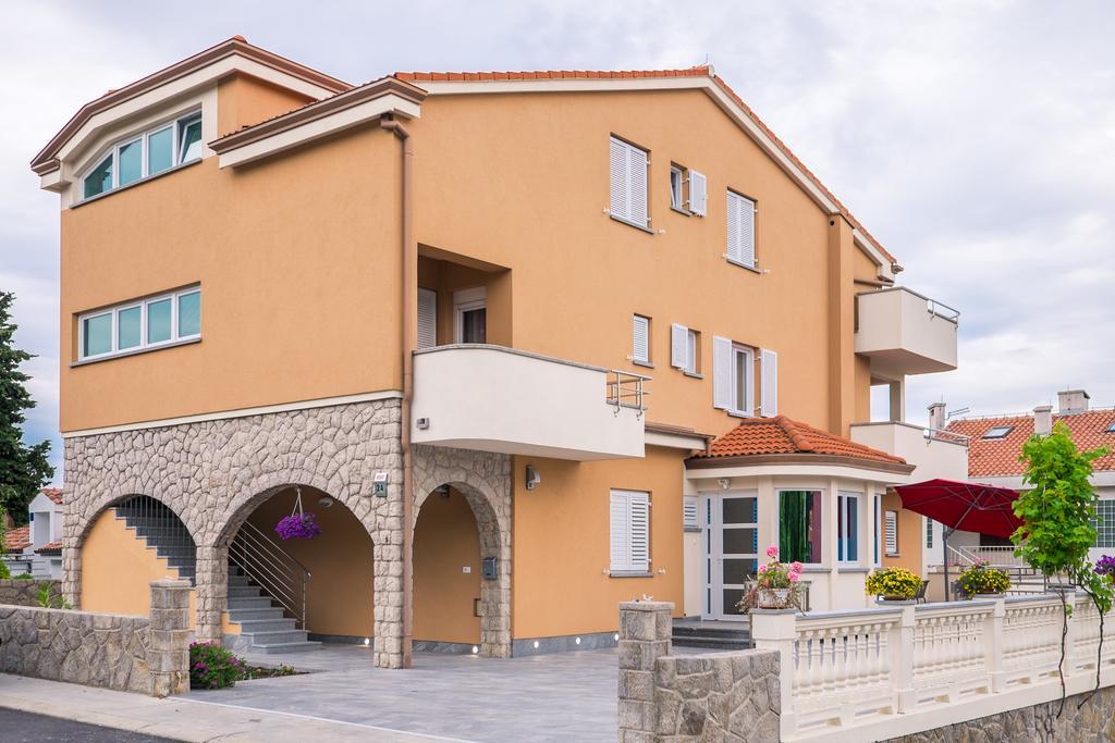 Apartments Vall Krk Town Exterior photo
